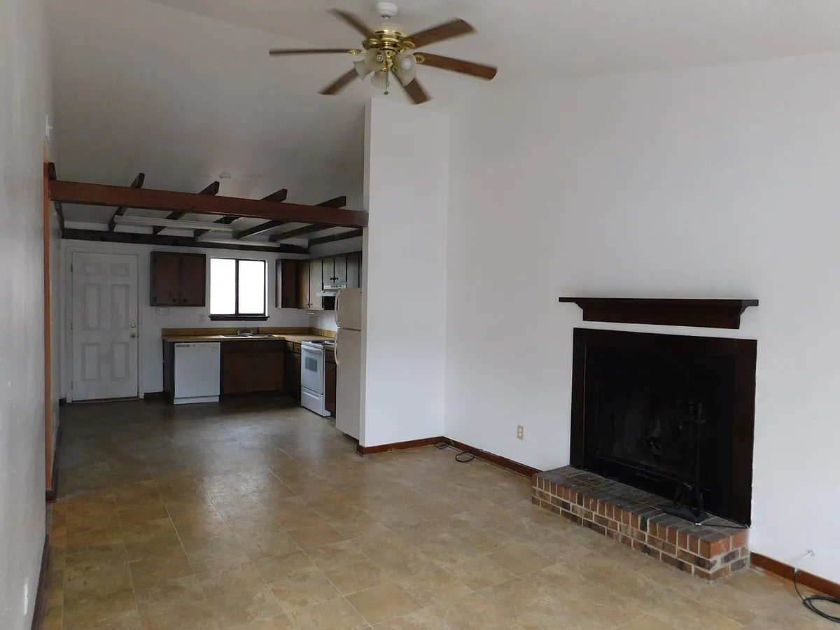 Building Photo - 9 Cedar Ridge Ct