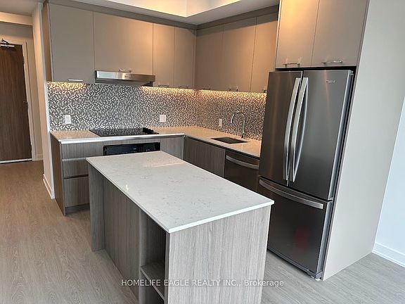 5th image of 8188 Yonge St #303