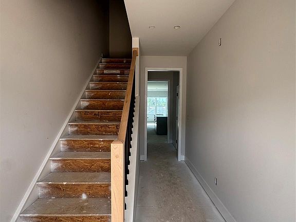 4th image of 721 Inwood Hill Dr #94