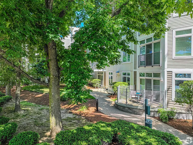 7 Cameron Apartments — Photo 4