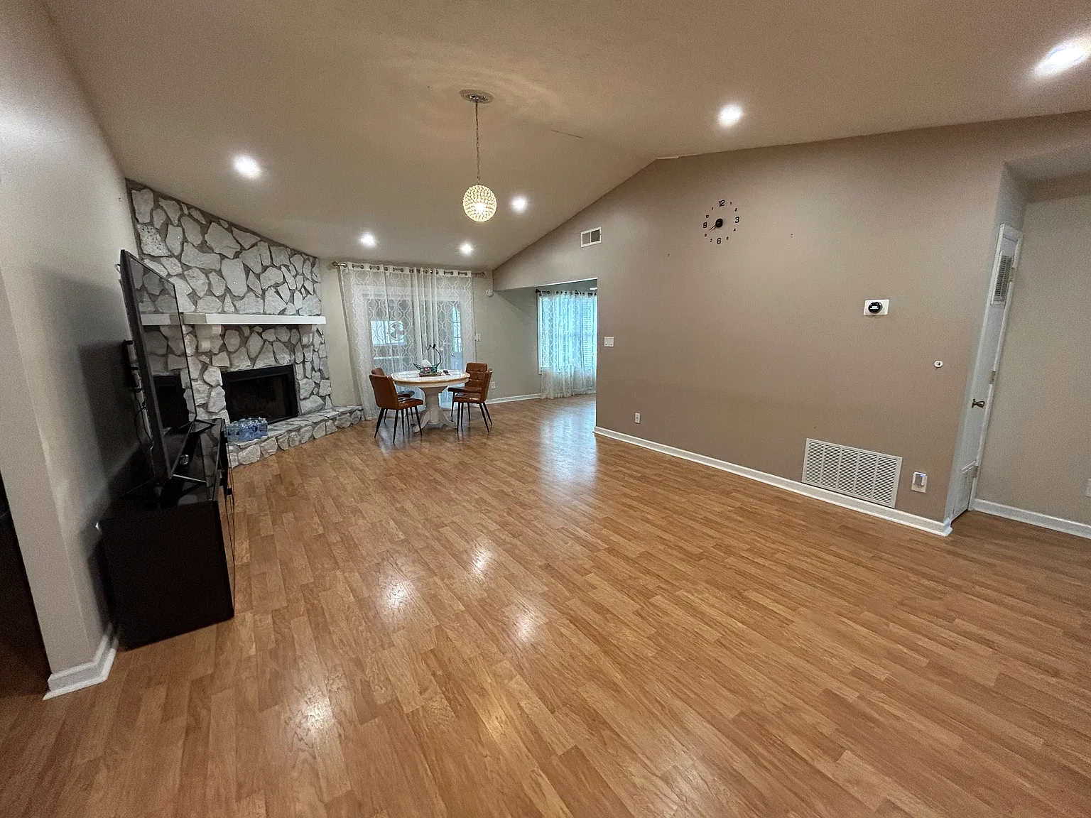 3 bed, 1514 sqft, $1,950 — Photo 2