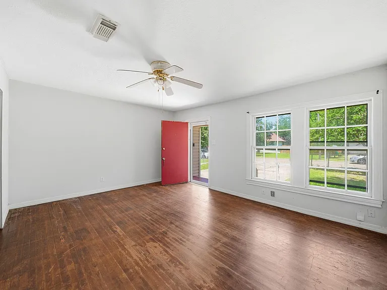 410 Live Oak St — Photo 7