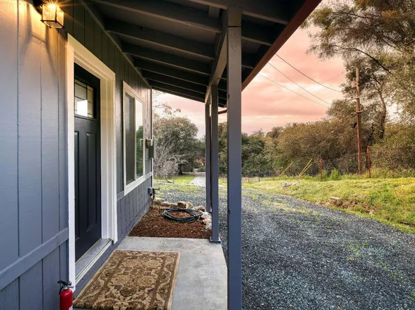 8682 Center St, Mokelumne Hill, CA 95245