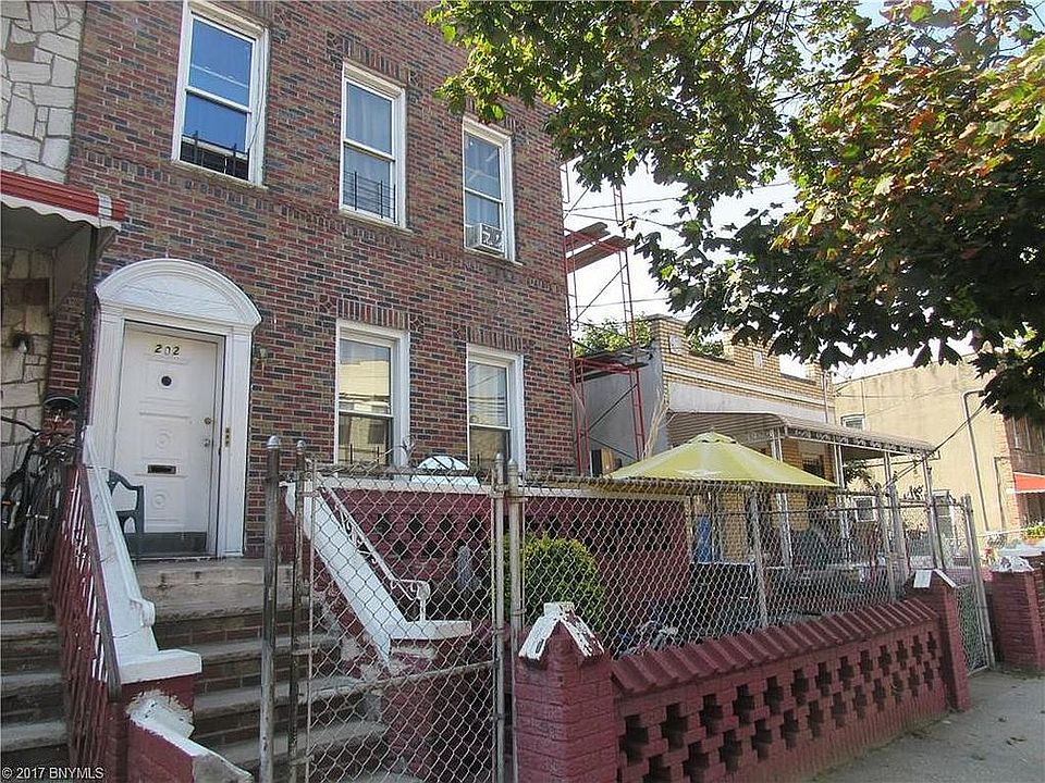 2nd image of 202 Malta St