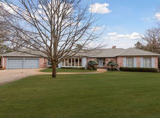 985 Edgewood Hill Rd, Wayzata, MN 55391