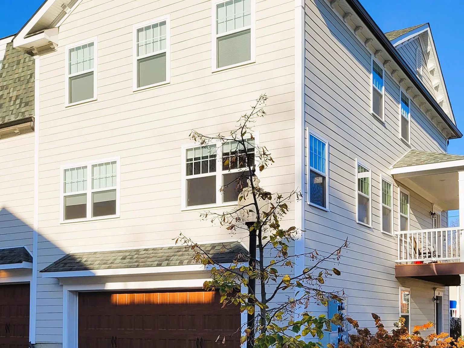 4 bed, 3.5 bath, 2400 sqft, $6,500 — Photo 1