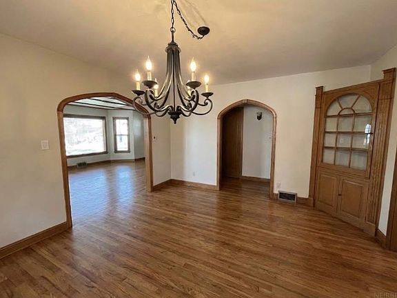 4th image of 608 3rd St