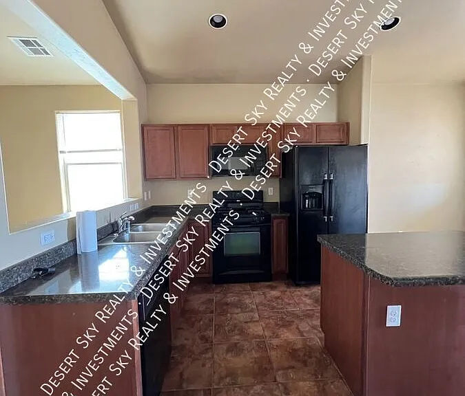5015 Kensington Way — Photo 6