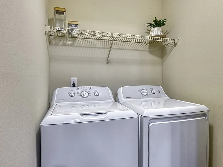 Washer/Dryer or Hookups Available
