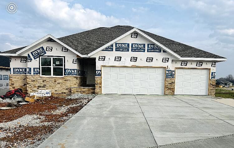 1st image of 673 W Castor Loop