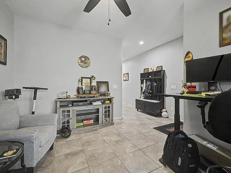 18235 W Ida Ln — Photo 9