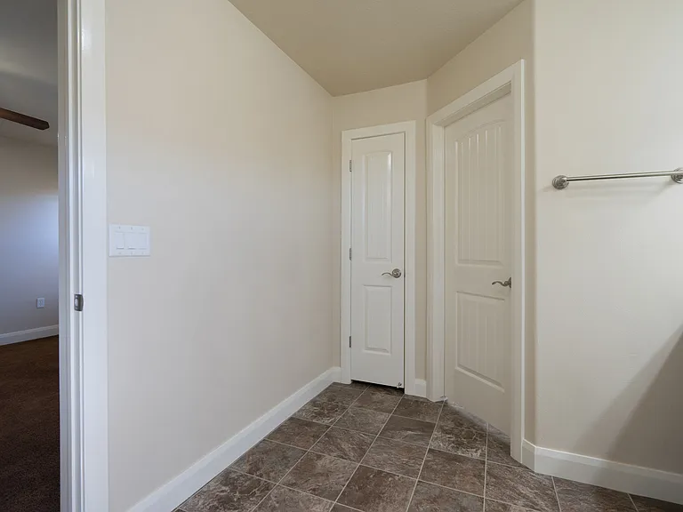 986 Camel Springs Dr — Photo 47