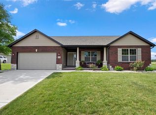 4910 Oak Falls Dr, Waterloo, IL 62298