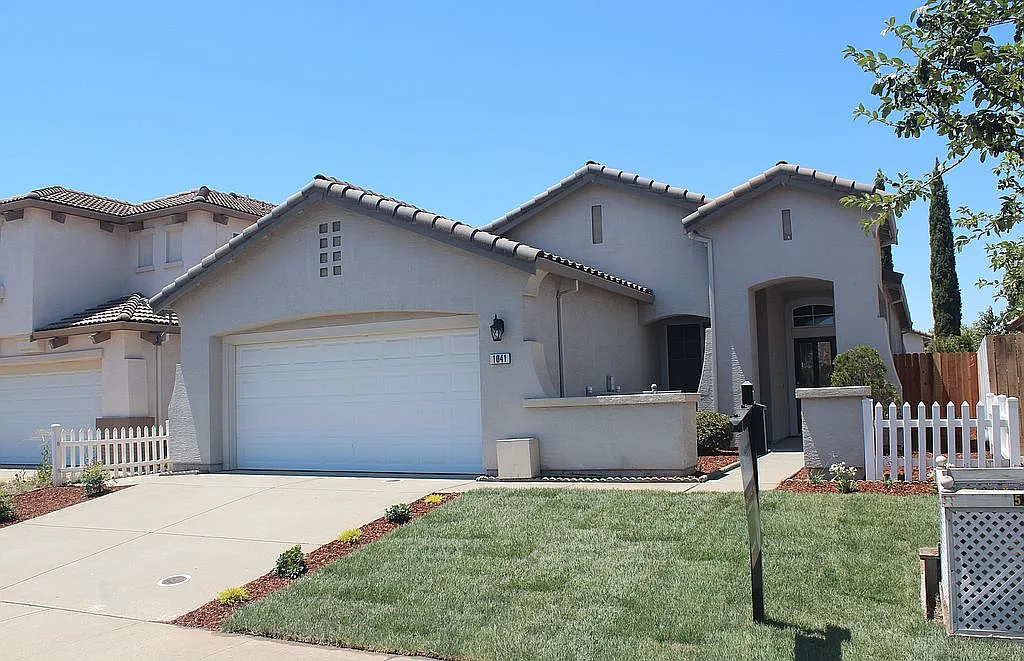 1041 Rudgwick Dr photo 1