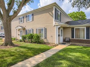 1072 Cove Dr, Prospect Heights, IL 60070