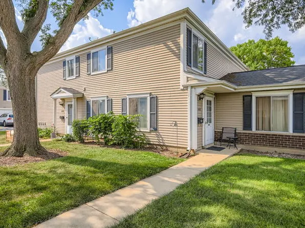 1072 Cove Dr, Prospect Heights, IL 60070