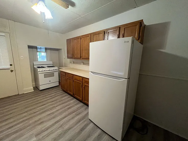 625 Lake St — Photo 23