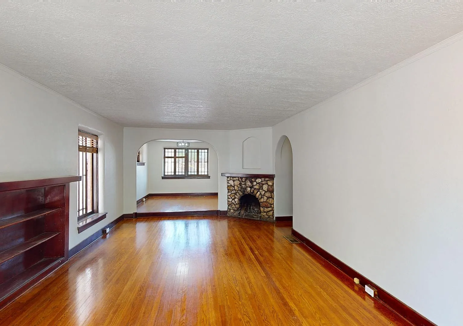 1200 SF 2 Bedroom, 1st Floor Victorian Charmer — Photo 3