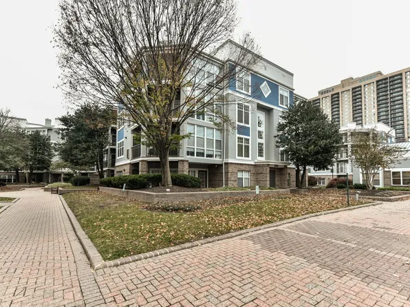 5565 Seminary Rd APT 403, Falls Church, VA 22041
