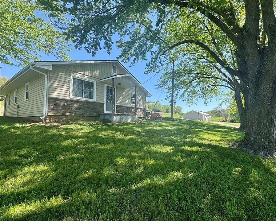 1st image of 135 SE Mount Zion Rd