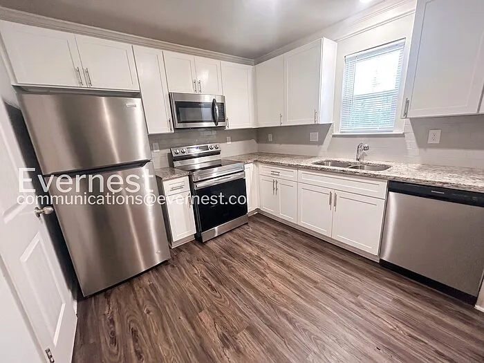 5231 Hanover St — Photo 2