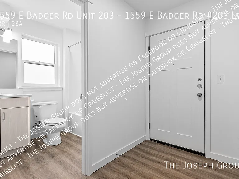 Town's Edge Apartments - 1555 E Badger Rd — Photo 7