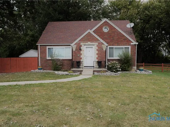 2651 Pickle Rd, Oregon, OH 43616