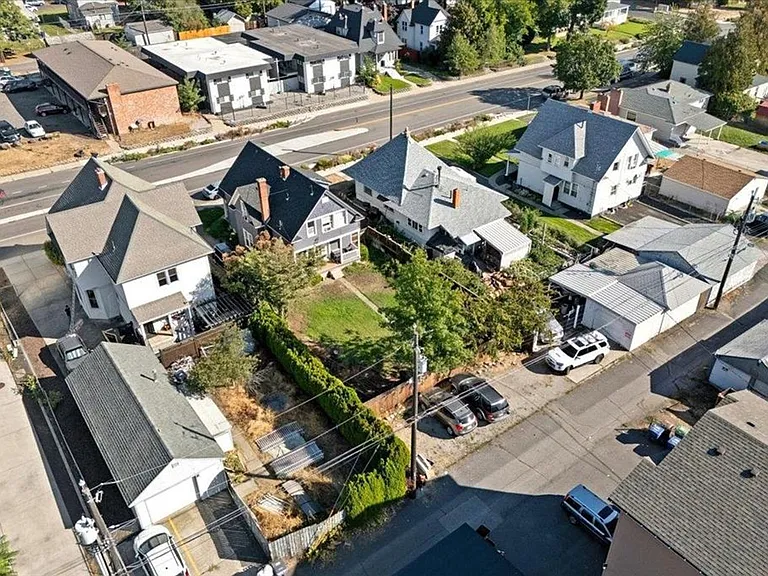 914 E Indiana Ave — Photo 26