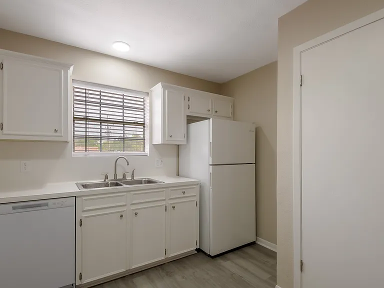 600 Palm St #13 — Photo 4