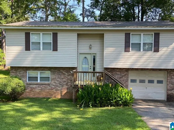 302 Timber Cove Cir, Columbiana, AL 35051