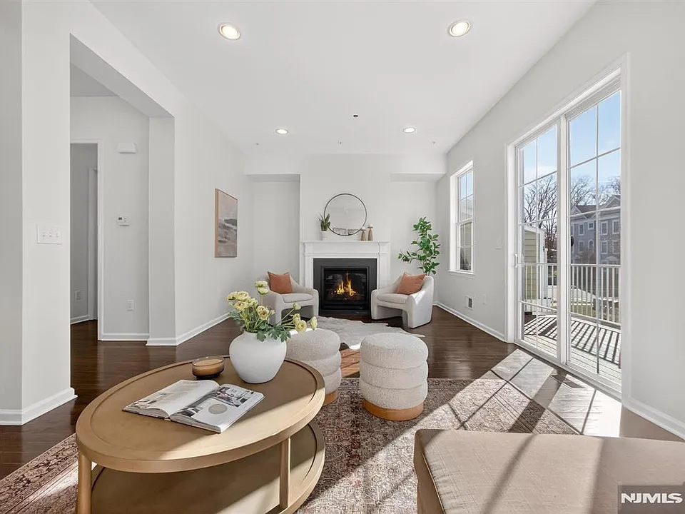 23 Roosevelt Dr