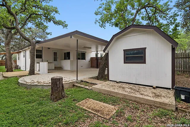 3 bed, 2.0 bath, 1825 sqft, $2,600 — Photo 3