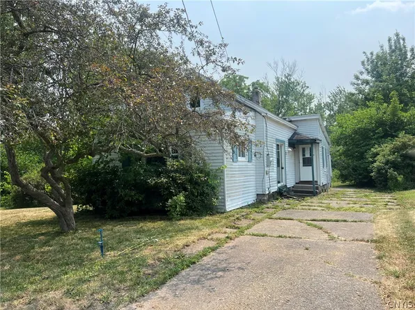 303 1st St, Canastota, NY 13032