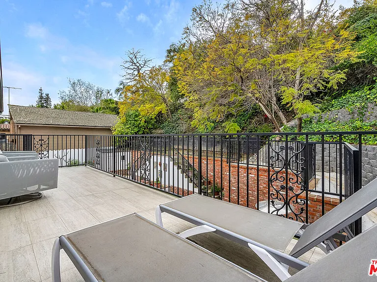 751 Westholme Ave — Photo 24