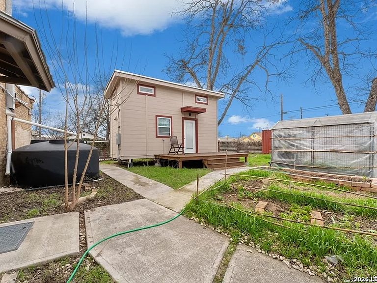 Listing photo 5
