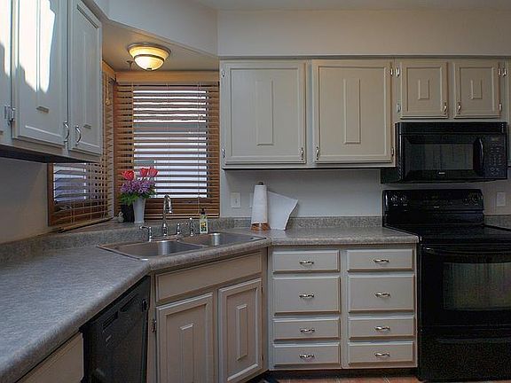 3rd image of 2528 Lakeshore Dr