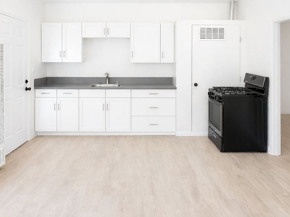 1st image of 3933 Tweedy Blvd #1/2