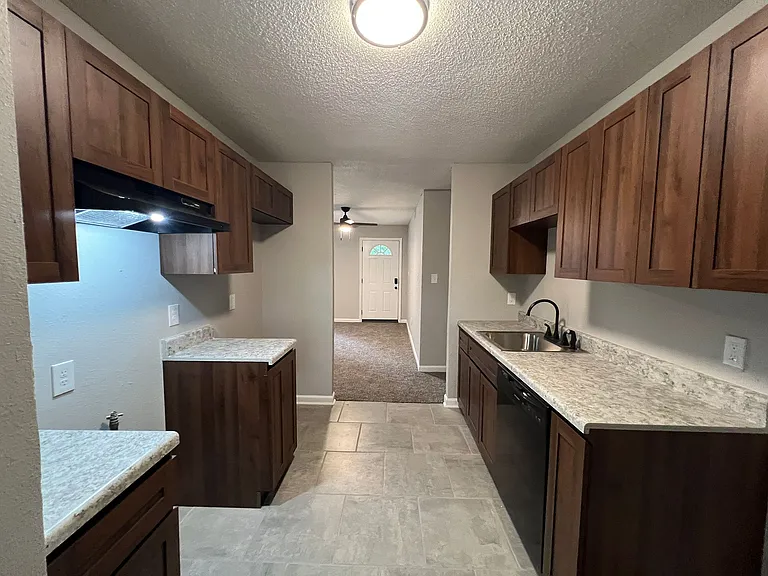 56 W Rollins Rd — Photo 4
