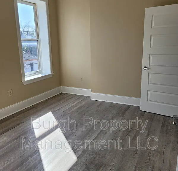 1009 Penn Ave #32 — Photo 5
