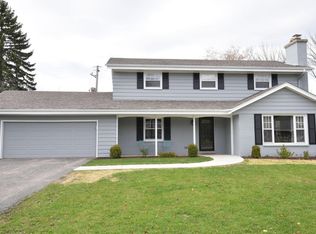 240 W Fox Dale Rd, Glendale, WI 53217