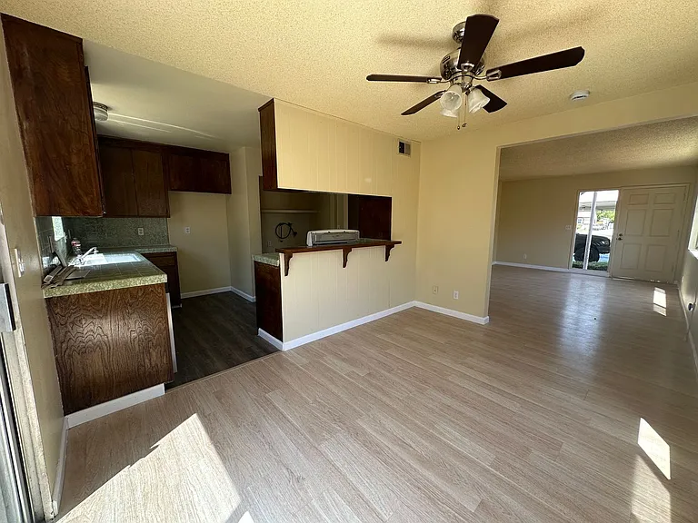 1423 Edgewood Dr — Photo 4