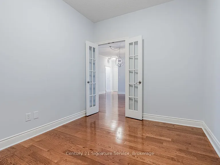 250 Wellington St W #Penthouse 36 — Photo 27