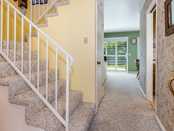 4th image of 104 Oak Hill Dr
