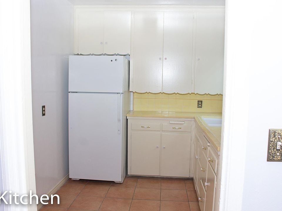 2nd image of 430 3/4 S Burlington Ave