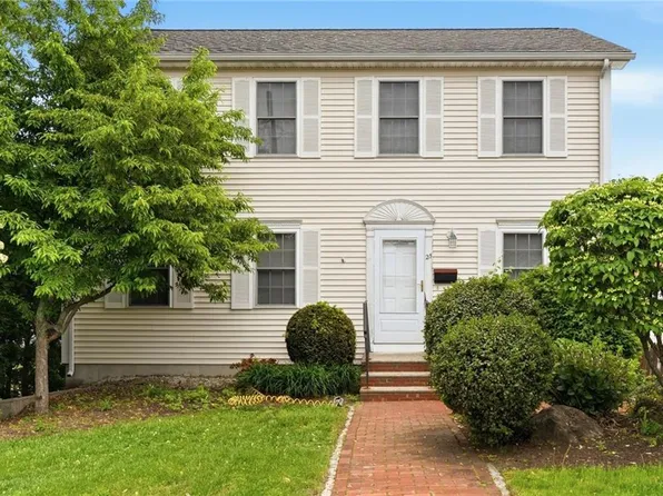 25 Plaza St, Cranston, RI 02920