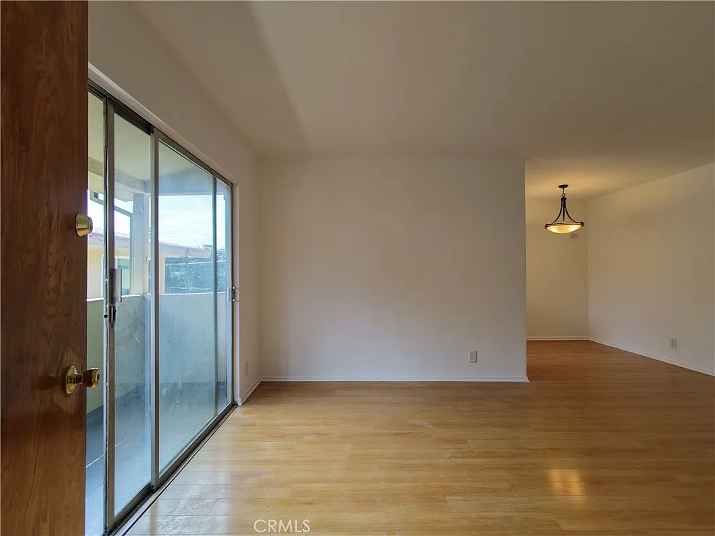 1 bed, 875 sqft, $1,895 — Photo 3