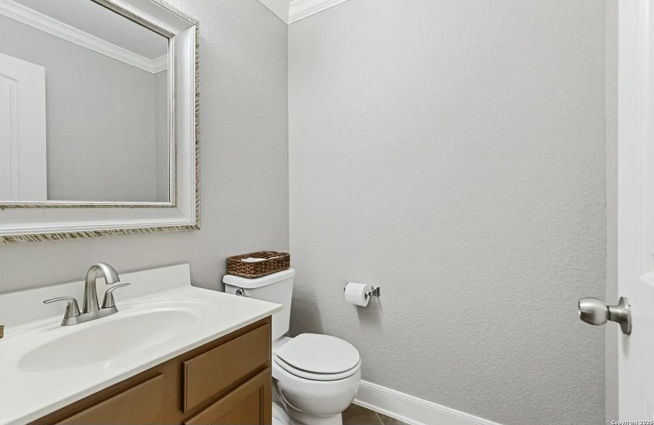 4 bed, 2309 sqft, $2,100 — Photo 2
