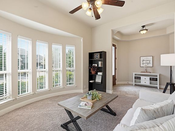 4th image of 4209 Carnation Ln