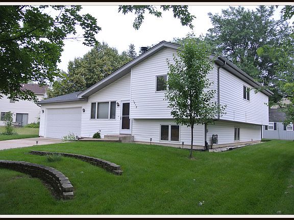 3rd image of 1018 Churchill Dr