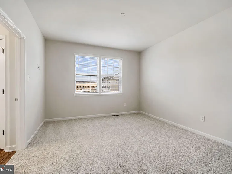 5131 Constitution St — Photo 16